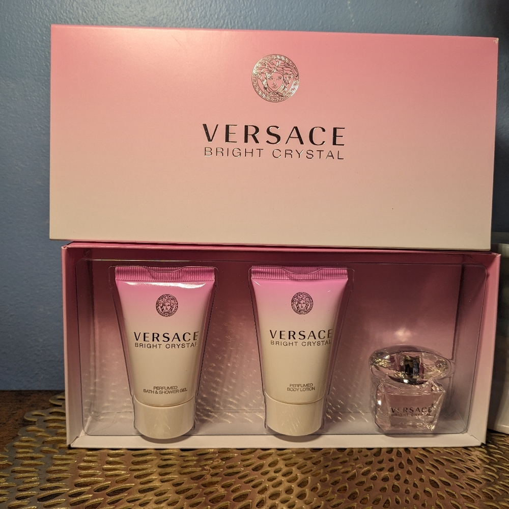 Versace - Picture 6 of 7